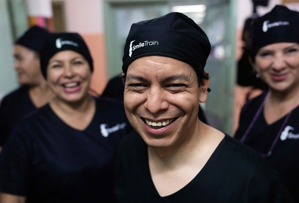 Dr. Celso Aldana smiling at Hospital de Clinicas