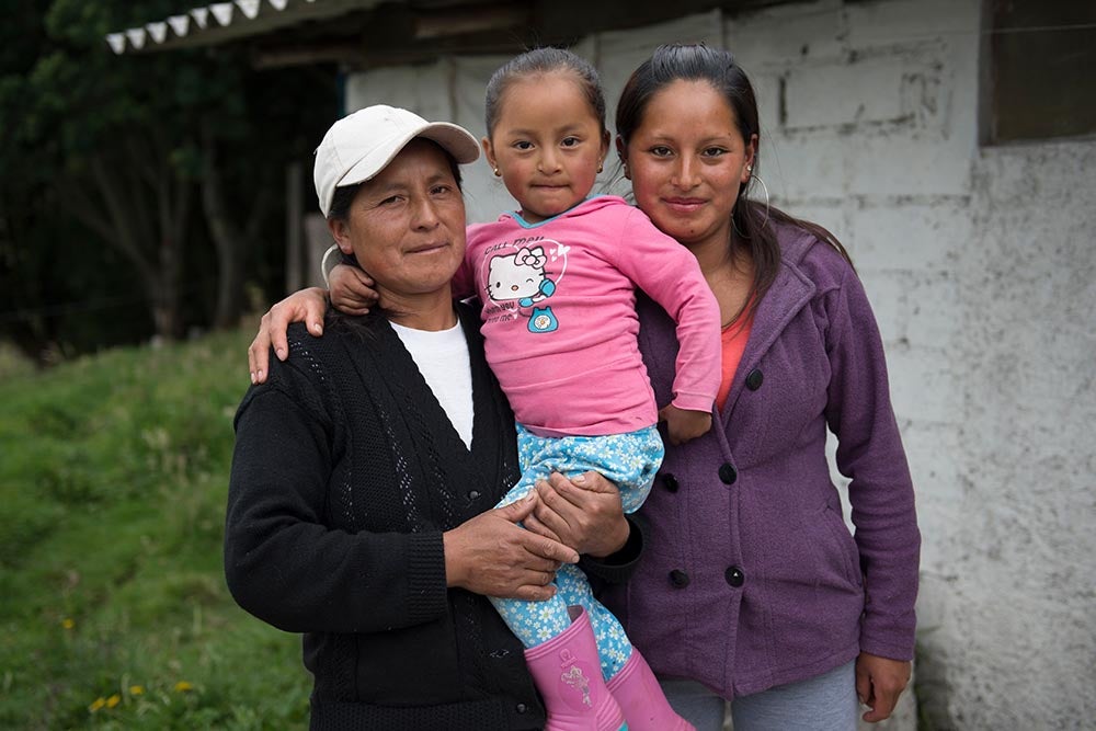 Fernanda smiling with her family